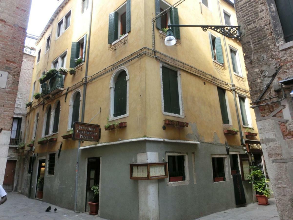 Classic Three Minutes From St Marc'S Square Apartamento Venecia Exterior foto