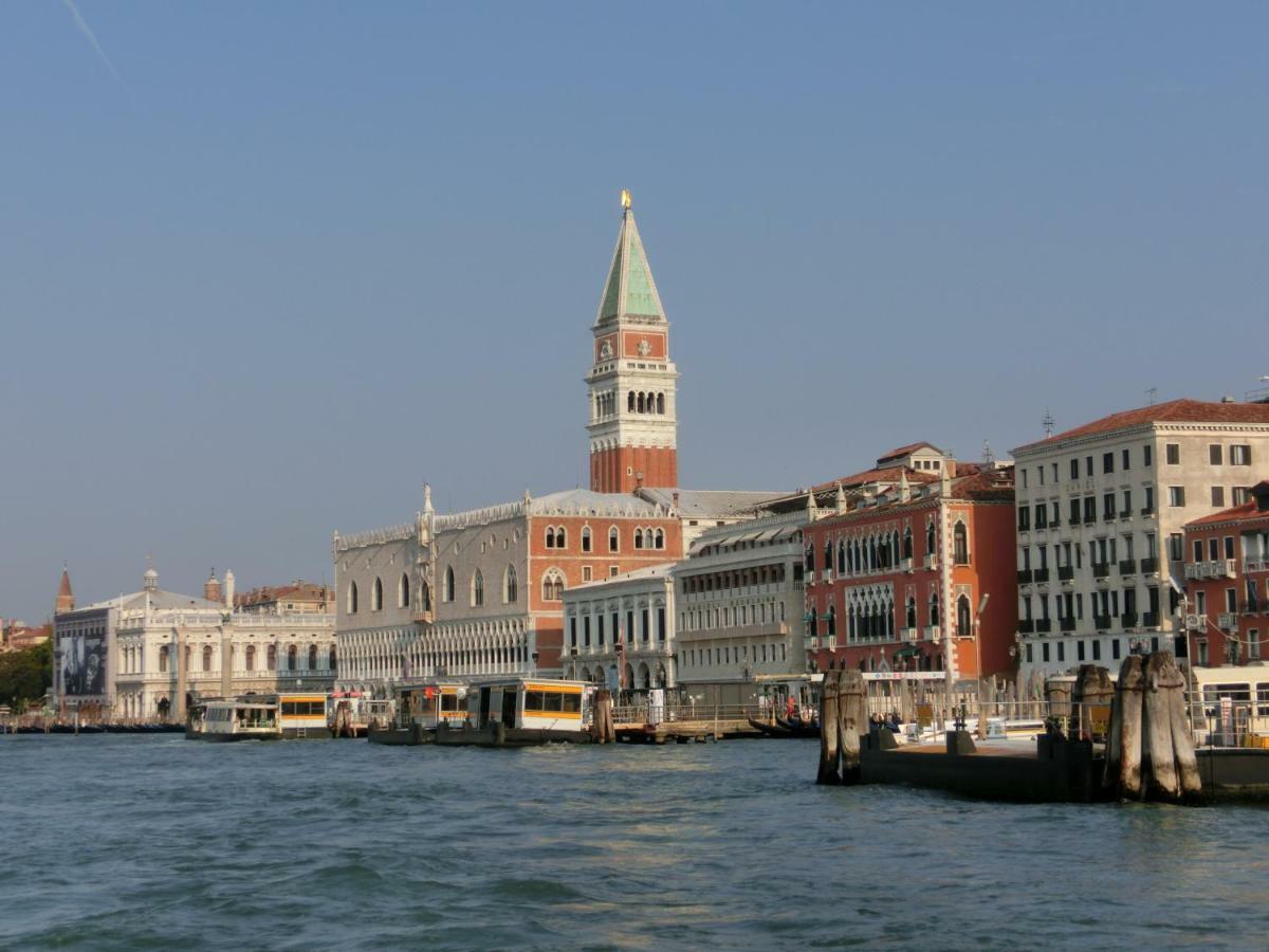 Classic Three Minutes From St Marc'S Square Apartamento Venecia Exterior foto