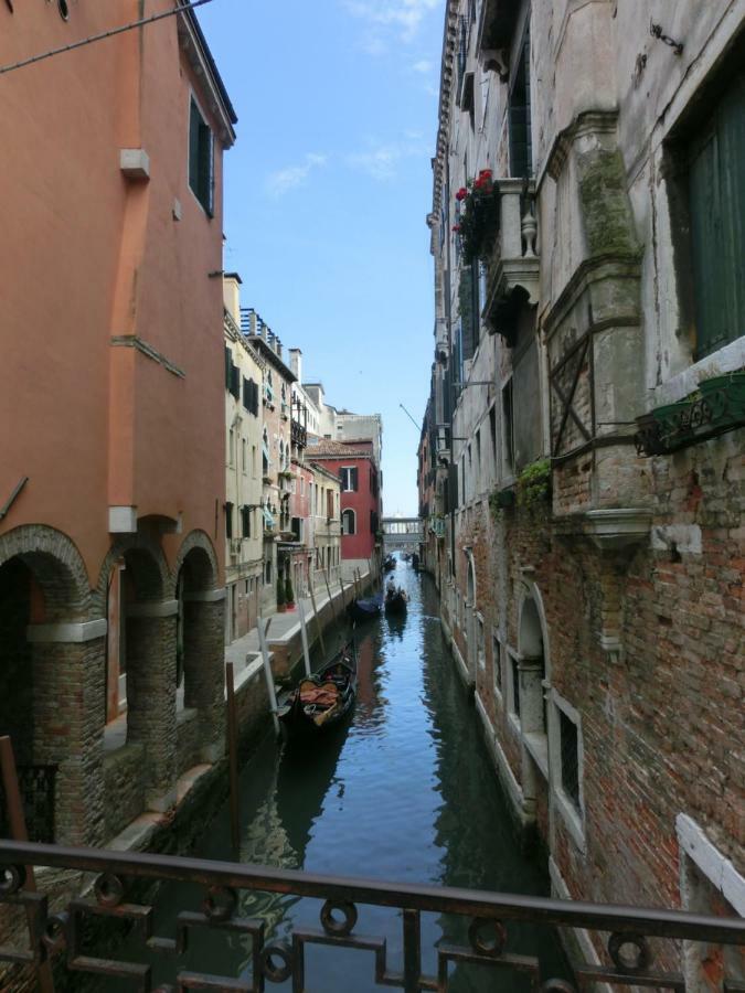 Classic Three Minutes From St Marc'S Square Apartamento Venecia Exterior foto